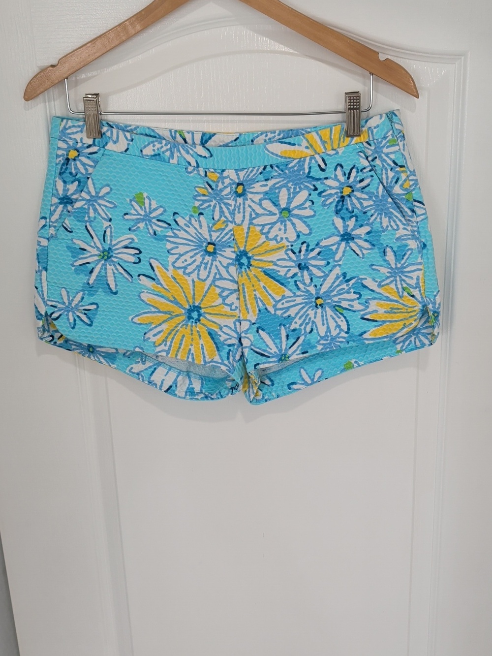Like New Lilly Pulitzer Adie Blue Breakwater Daisy Shorts 6 Yellow White Blue